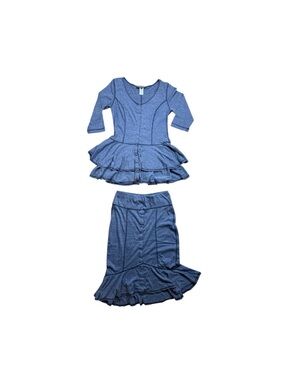 The Pyramid Collection Heathered Blue V-Neck Top and Skirt size M